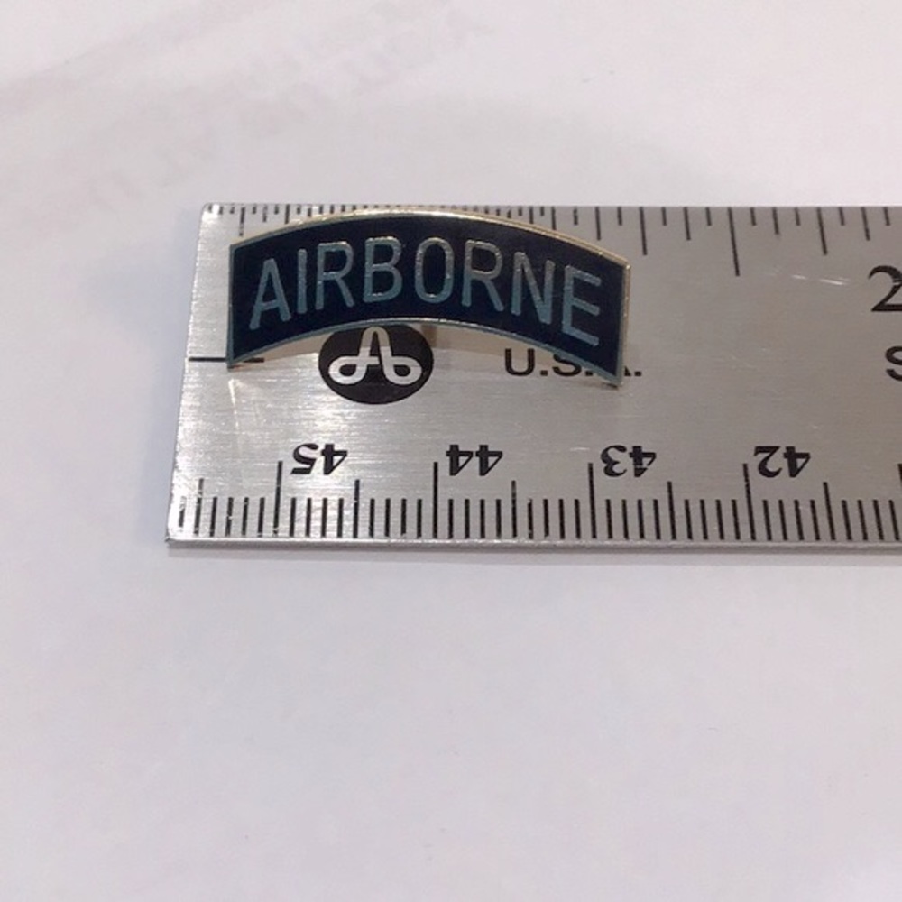 “Airborne” pin unisex. Excellent used condition